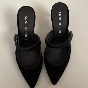 NEW Anne Klein Velvet Pointed Toe Sandal Mule w Mary Jane Jewel Strap